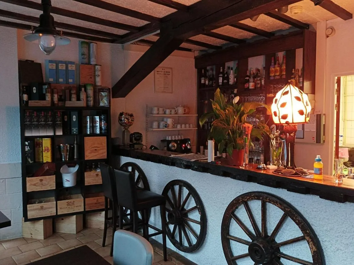 L' Auberge Campagnarde, Lourdes Poueyferré Hotel