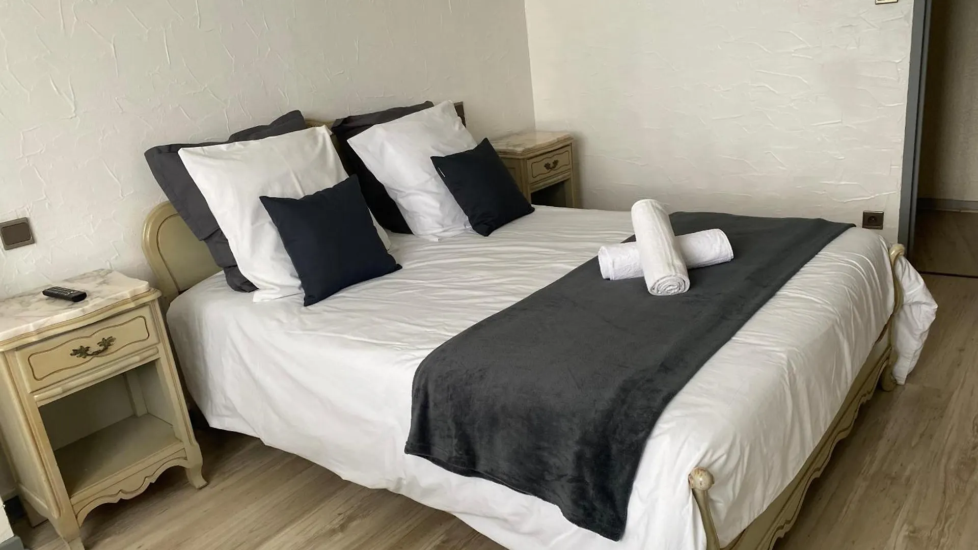 L' Auberge Campagnarde, Lourdes Poueyferre Hotel